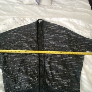 ZARA TRAFALUC BlK & white Boucle shrug sweaterSizeOS fits All see measurements